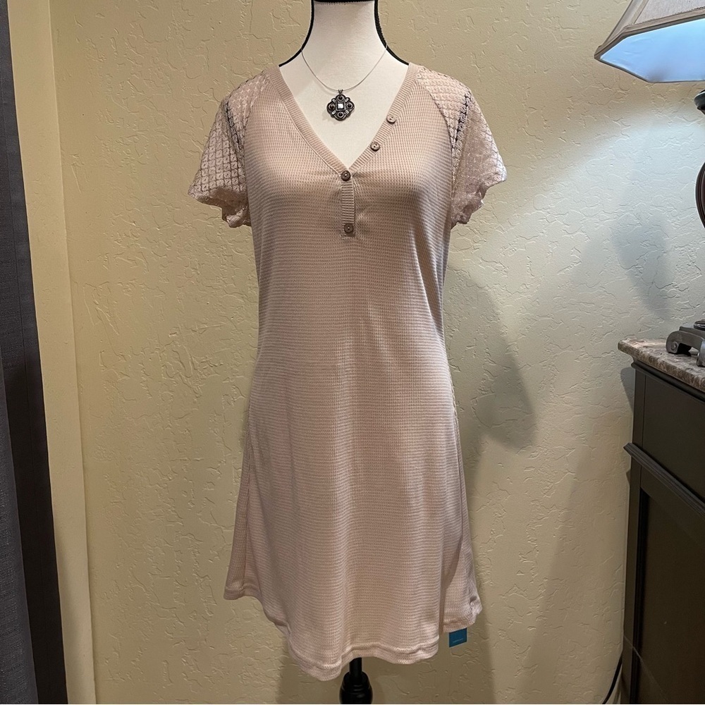 CUPSHE
Women's Apricot V-Neck Short Sleeve Mini Jersey
Beach Dress new with tags